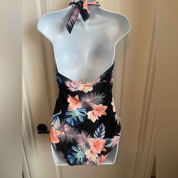 NWOT DKNY Women's One Piece Tummy Control Halter Neckline Swimsuit, Size XL - Picture 6 of 10